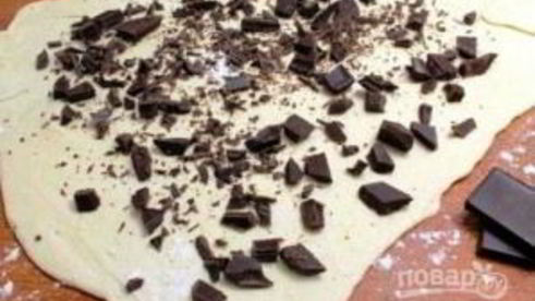 шоколадный рулет из слоеного теста