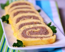 Сырный рулет с паштетом из печени