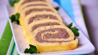 Сырный рулет с паштетом из печени