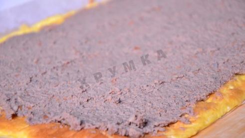 сырный рулет с паштетом из печени