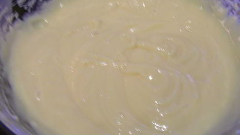 заварной рулет с начинкой из копченого лосося, яиц и сливочного сыра