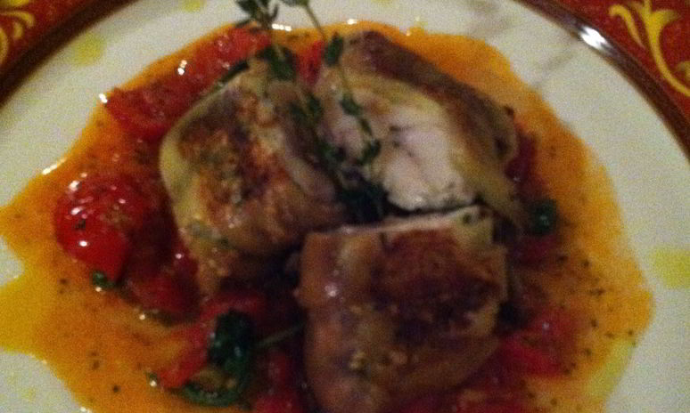 Рецепт сибаса в баклажанах с томатным соусом