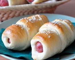 Сосиски в дрожжевом тесте