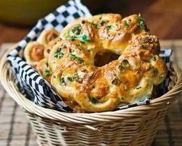 Сосиски в тесте оригинальное оформление