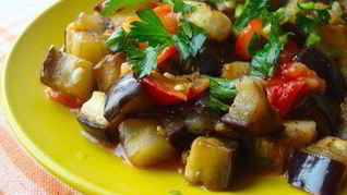 Соте из баклажан со сливами