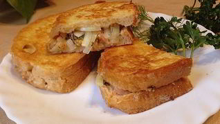 Горячий сэндвич с лососем