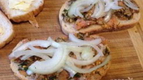 горячий сэндвич с лососем