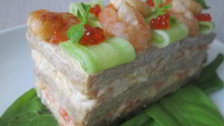 Исландский сэндвич с лососем и креветками