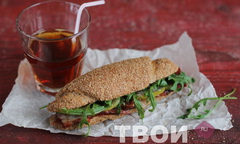 Рецепт сэндвича с беконом и руколой
