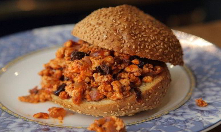 Рецепт сэндвича с индейкой, изюмом и оливками