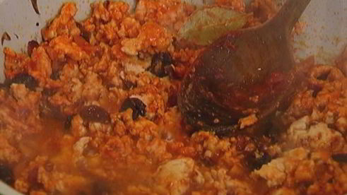 сэндвич с индейкой, изюмом и оливками