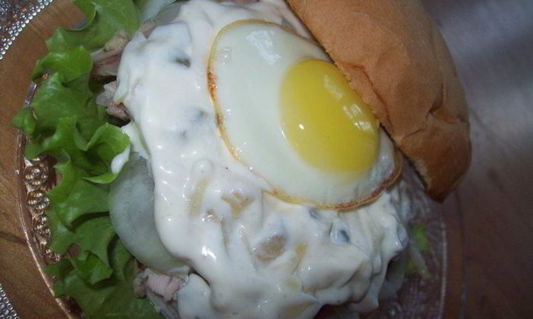 Рецепт сэндвича с курицей, горчицей и перепелиным яйцом