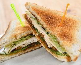 Сэндвич с курицей и овощами