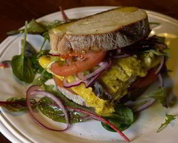 Сэндвич с омлетом