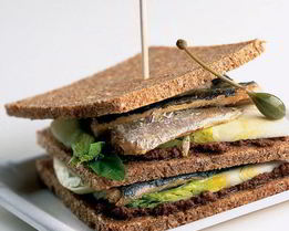 Сэндвич с сардинами