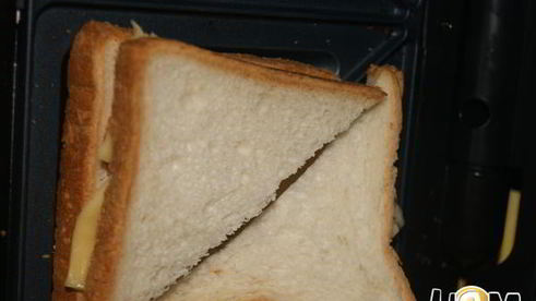 сэндвич с сыром и карбонатом