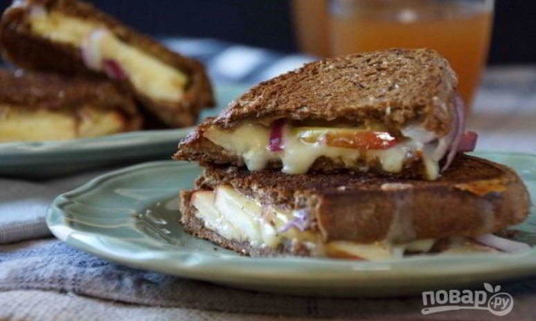 Рецепт сэндвича с сыром, яблоком и луком