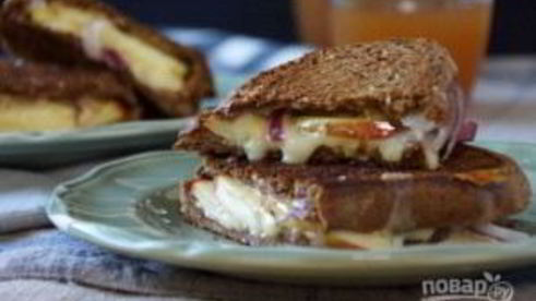 сэндвич с сыром, яблоком и луком
