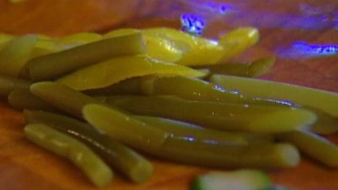 сэндвич с ветчиной, соленьями и сыром