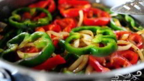 сэндвичи с говядиной, болгарским перцем и грибами