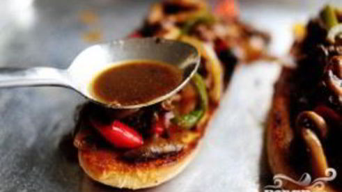 сэндвичи с говядиной, болгарским перцем и грибами