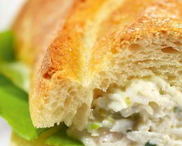 Сэндвичи с салатом из сельдерея и соусом ремулад