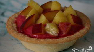 Холодные пирожные из вишни в тарталетках