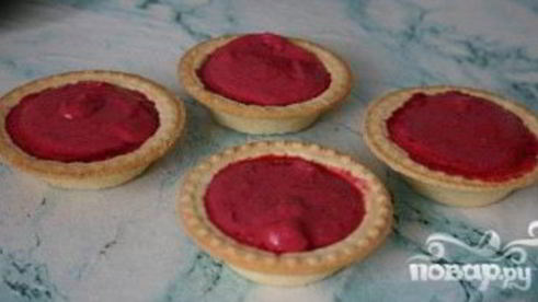 холодные пирожные из вишни в тарталетках