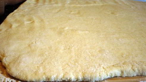 рыбные тарталетки из слоеного теста