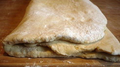 рыбные тарталетки из слоеного теста