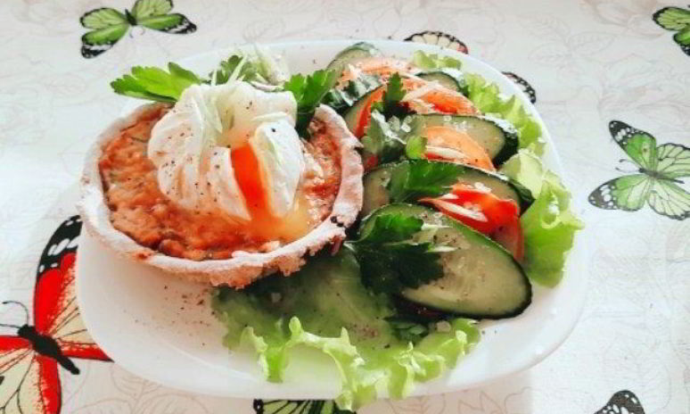 Рецепт ржаных тарталеток с паштетом из тунца и яйцом пашот