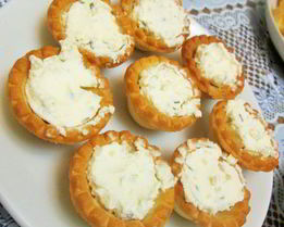 Тарталетки с ананасом и творожным кремом