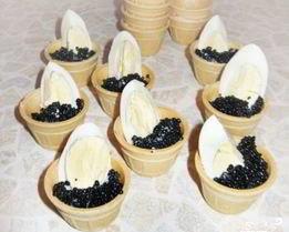 Тарталетки с черной икрой