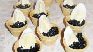 Тарталетки с черной икрой