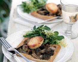 Тарталетки с грибами, козьим сыром и эстрагоном