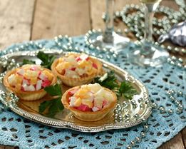 Тарталетки с крабовыми палочками и сыром