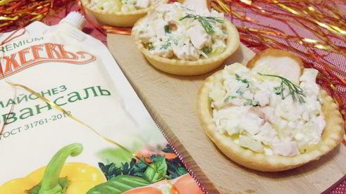 тарталетки с курицей и ананасом