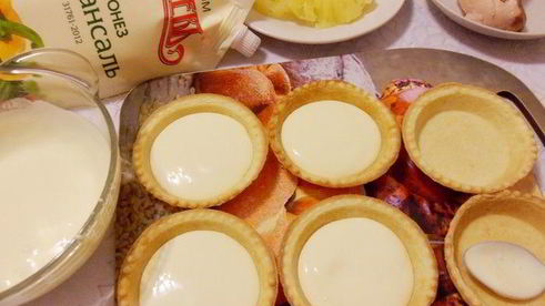 тарталетки с курицей и ананасом