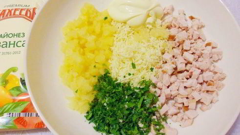 тарталетки с курицей и ананасом