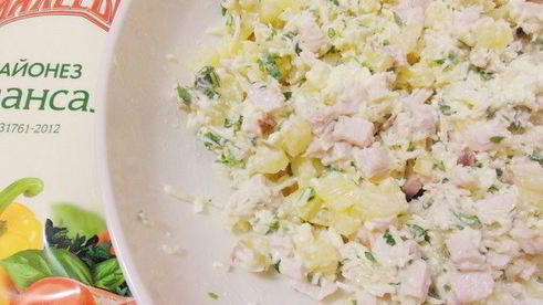 тарталетки с курицей и ананасом