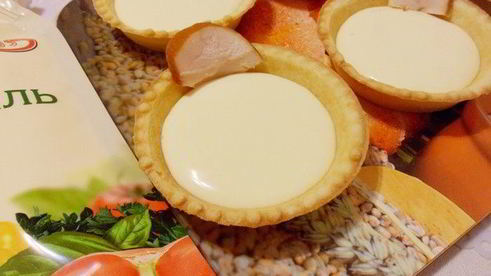 тарталетки с курицей и ананасом