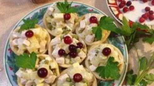 тарталетки с начинкой из курицы с ананасом