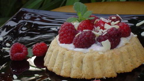 тарталетки с творожным кремом и малиной