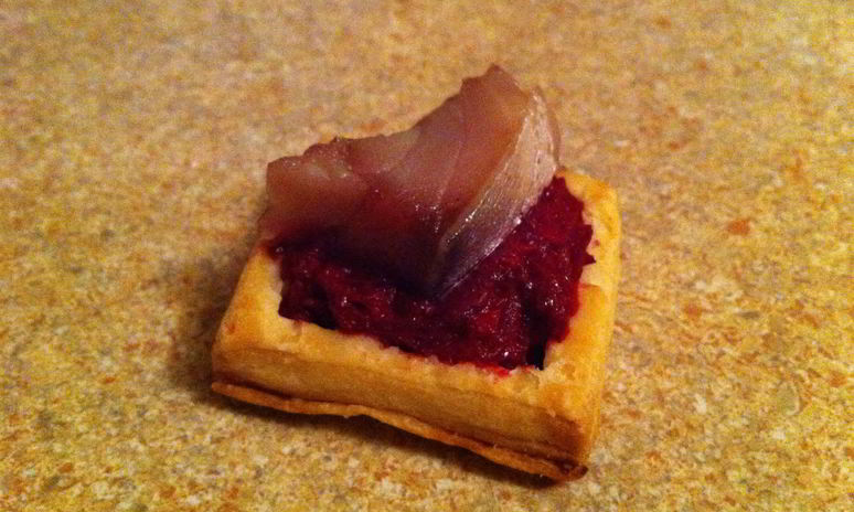 Рецепт тарталеток со свекольной начинкой и сельдью