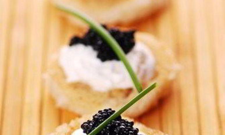 Рецепт новогодних тартинок с икрой