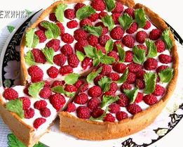 Шоколадно-творожный тарт-суфле с малиной