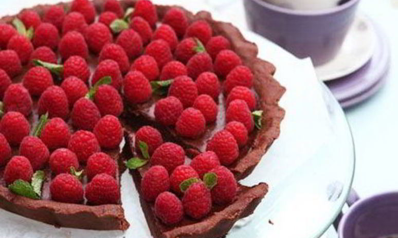 Рецепт шоколадного тарта с малиной