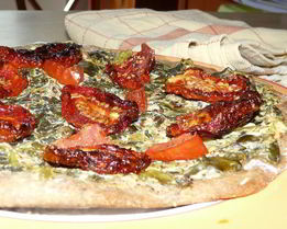 Тарт фламбе с помидорами и крем-шпинатом