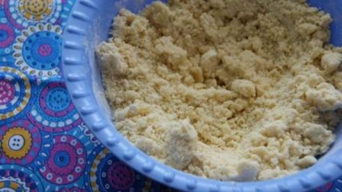 тарт с брусникой и запеченным ганашем из белого шоколада