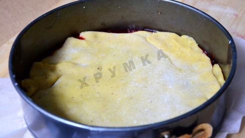 тарт с карамелизированной клубникой